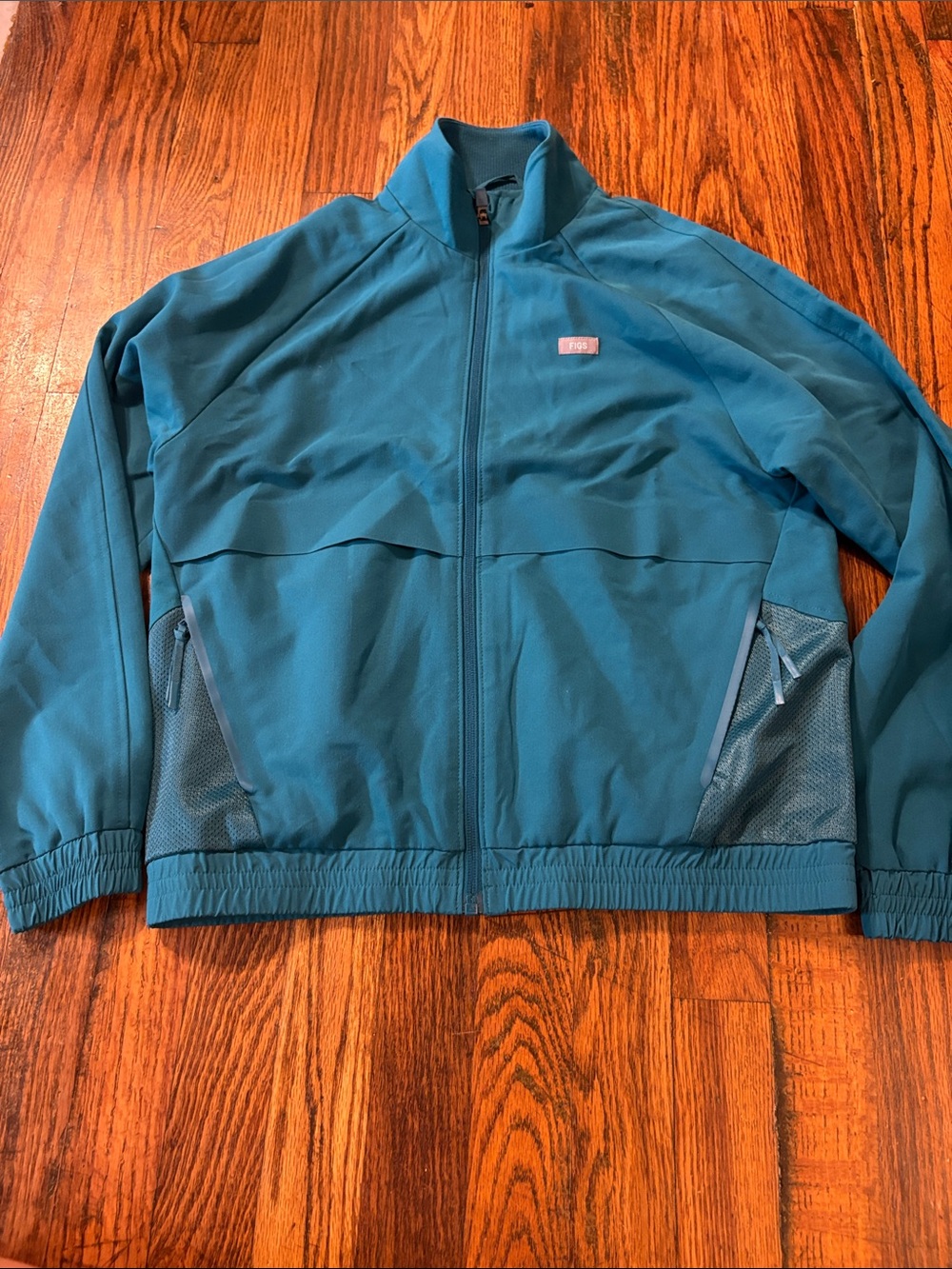 🎉NWOT! Figs Blue/Green Women's Scrub Jacket with Mesh Pockets!